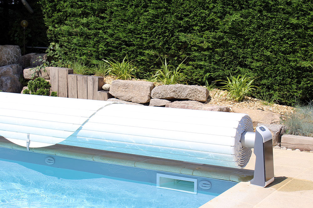 rolluik zwembad opbouw met solar paneel